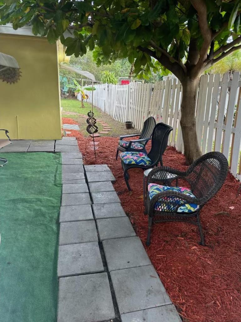 3 Bedroom House Fenced Backyard Private Patio Areas Grill Firepit Plenty Parking! Quick Access 10 Min To Beach Airport Delray West Palm Lake Worth Beach Exteriör bild